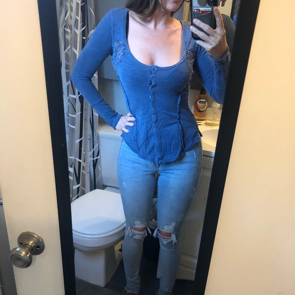 🎉CLOSET CLOSING!! Free people lace top